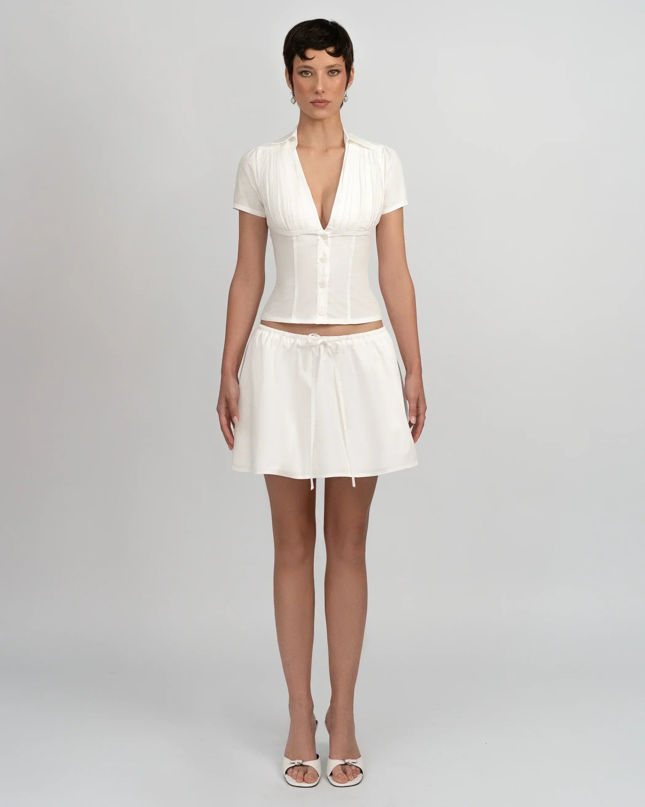 Alba | Elegancki biały komplet o wyraźnie zarysowanej formie